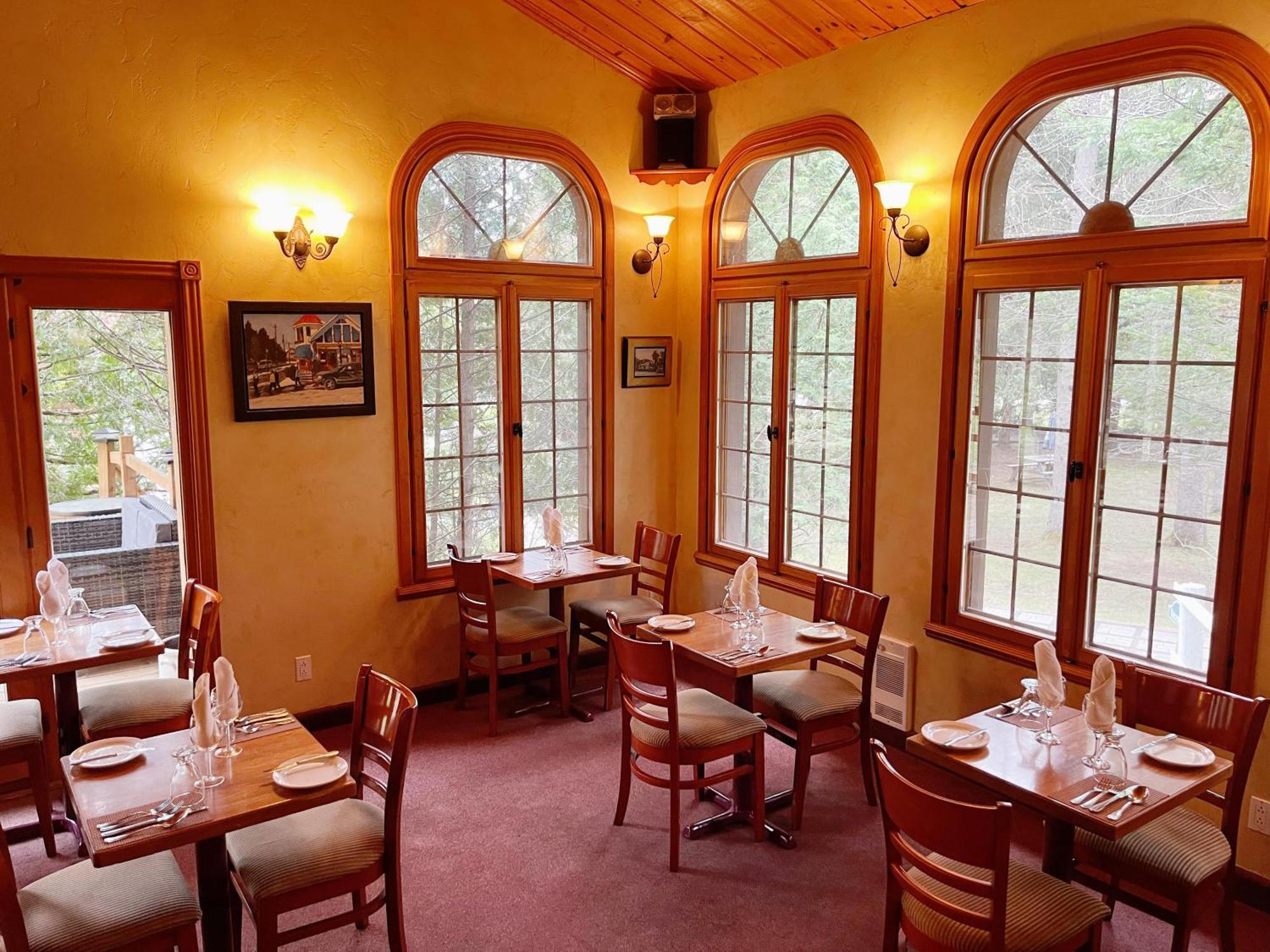 Auberge Alpine Inn Sainte-Adèle Extérieur photo