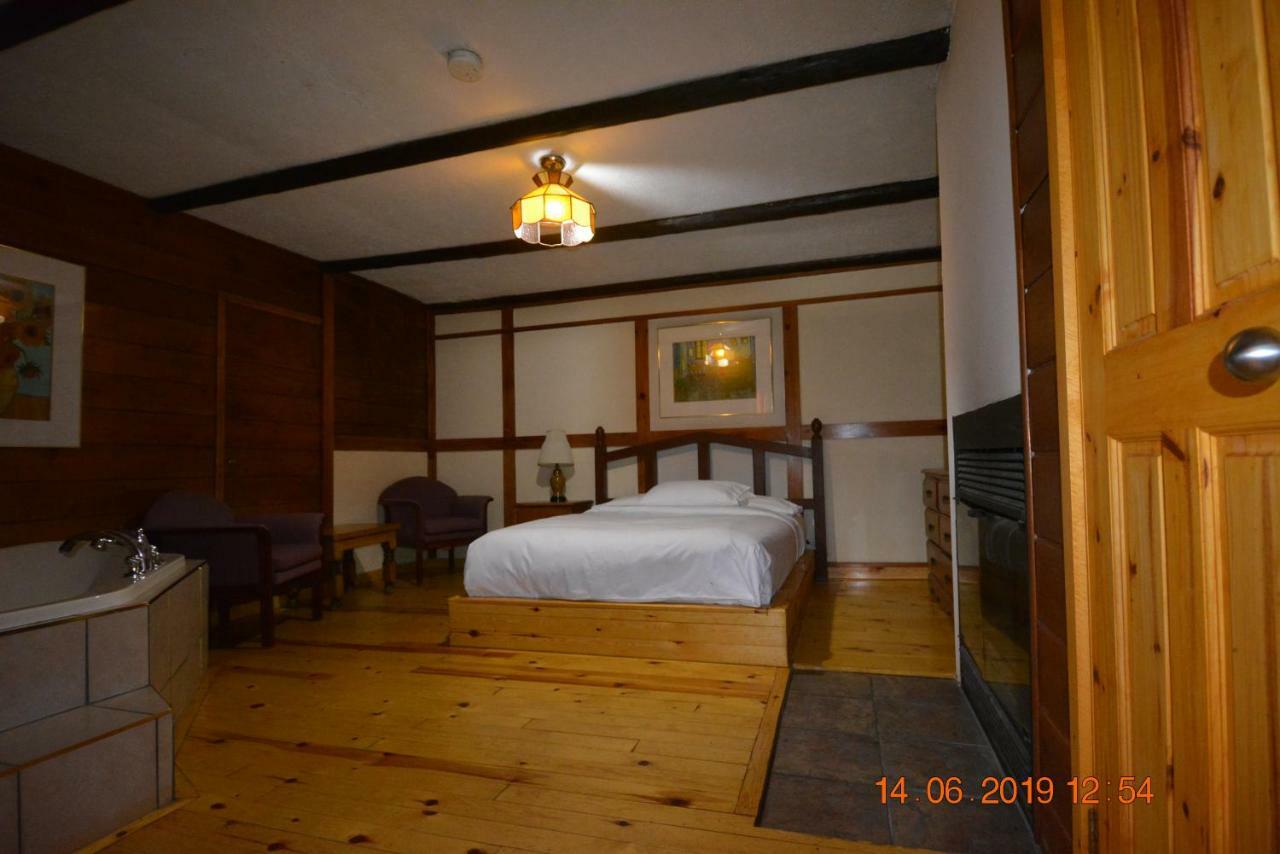 Auberge Alpine Inn Sainte-Adèle Extérieur photo
