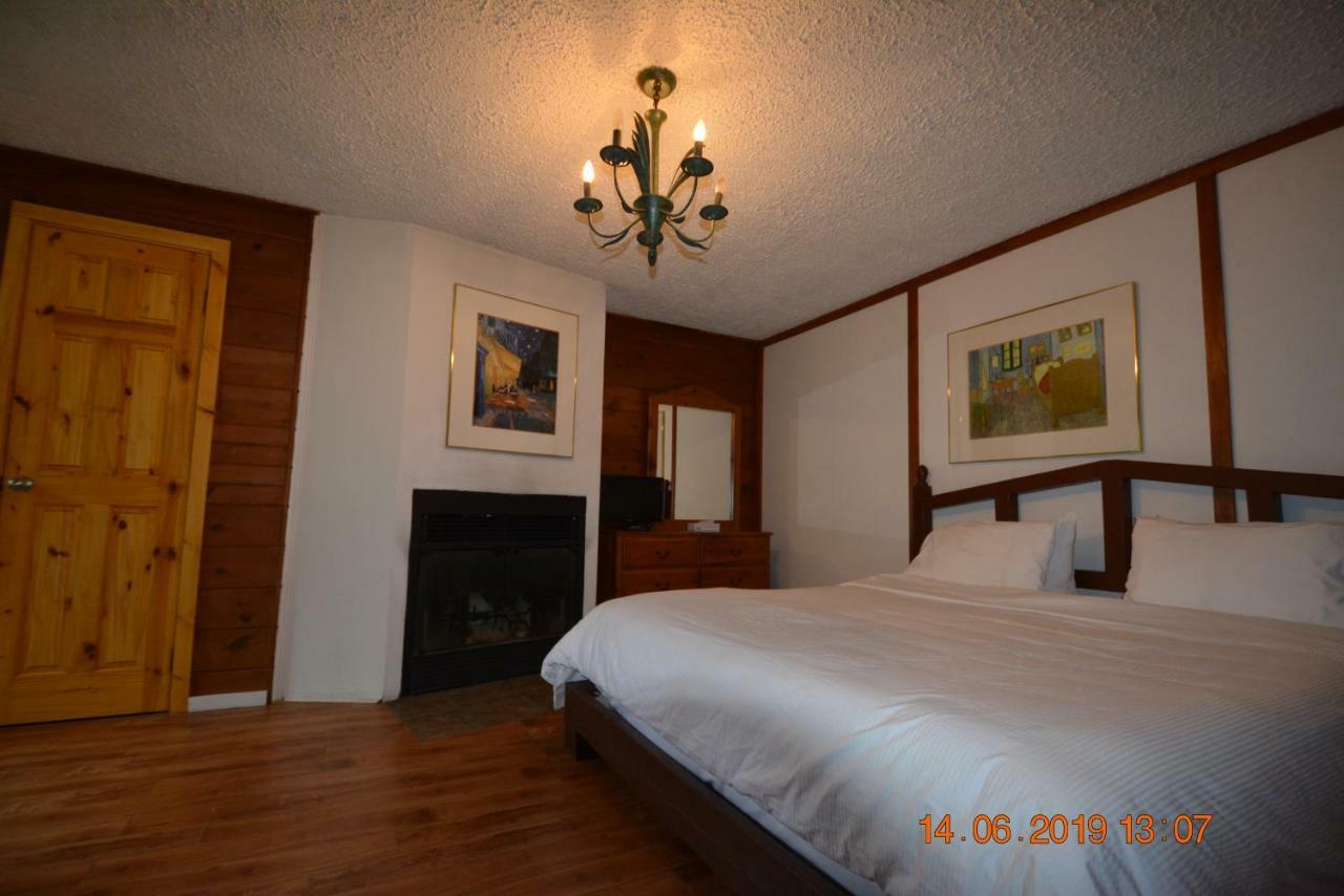 Auberge Alpine Inn Sainte-Adèle Extérieur photo