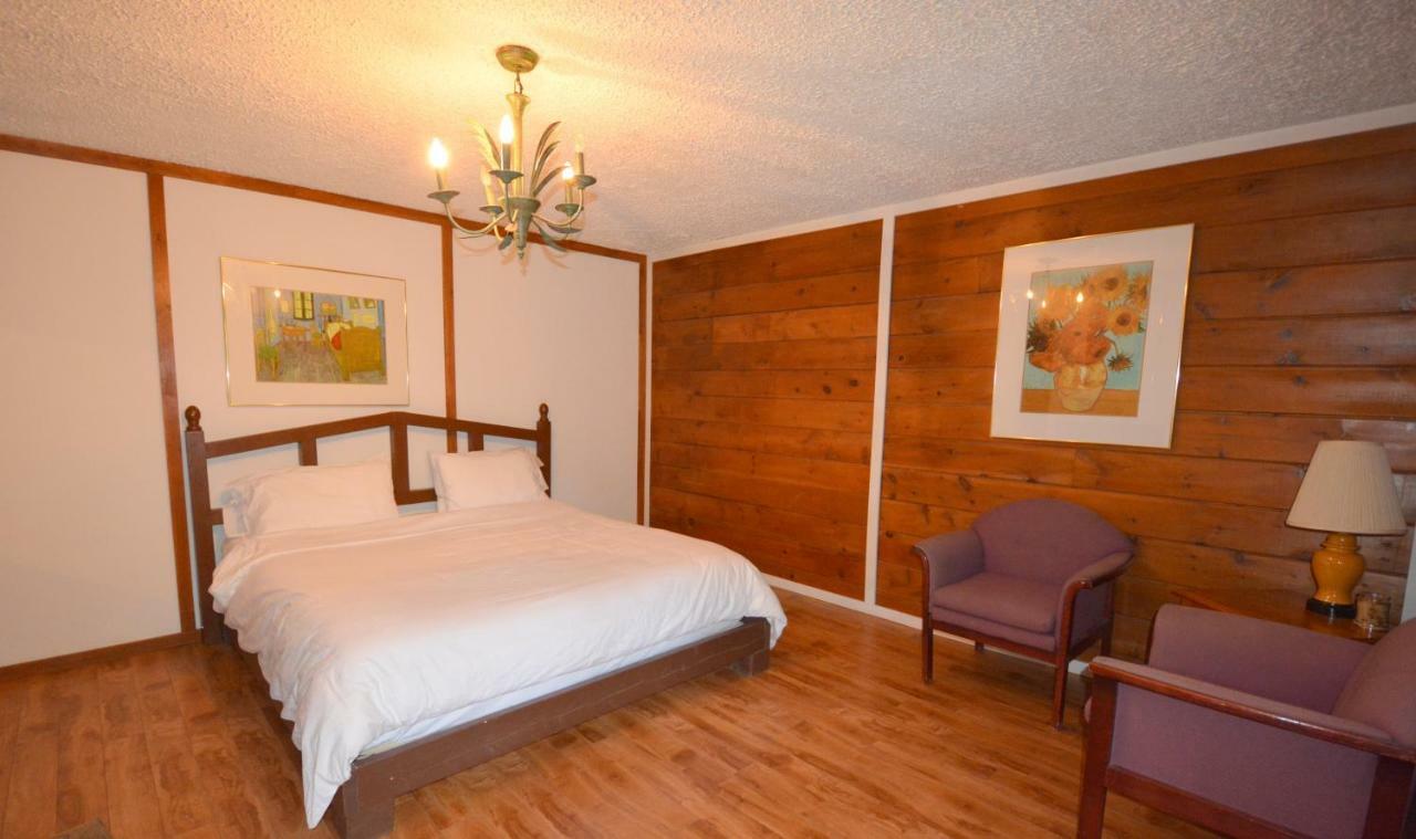 Auberge Alpine Inn Sainte-Adèle Extérieur photo